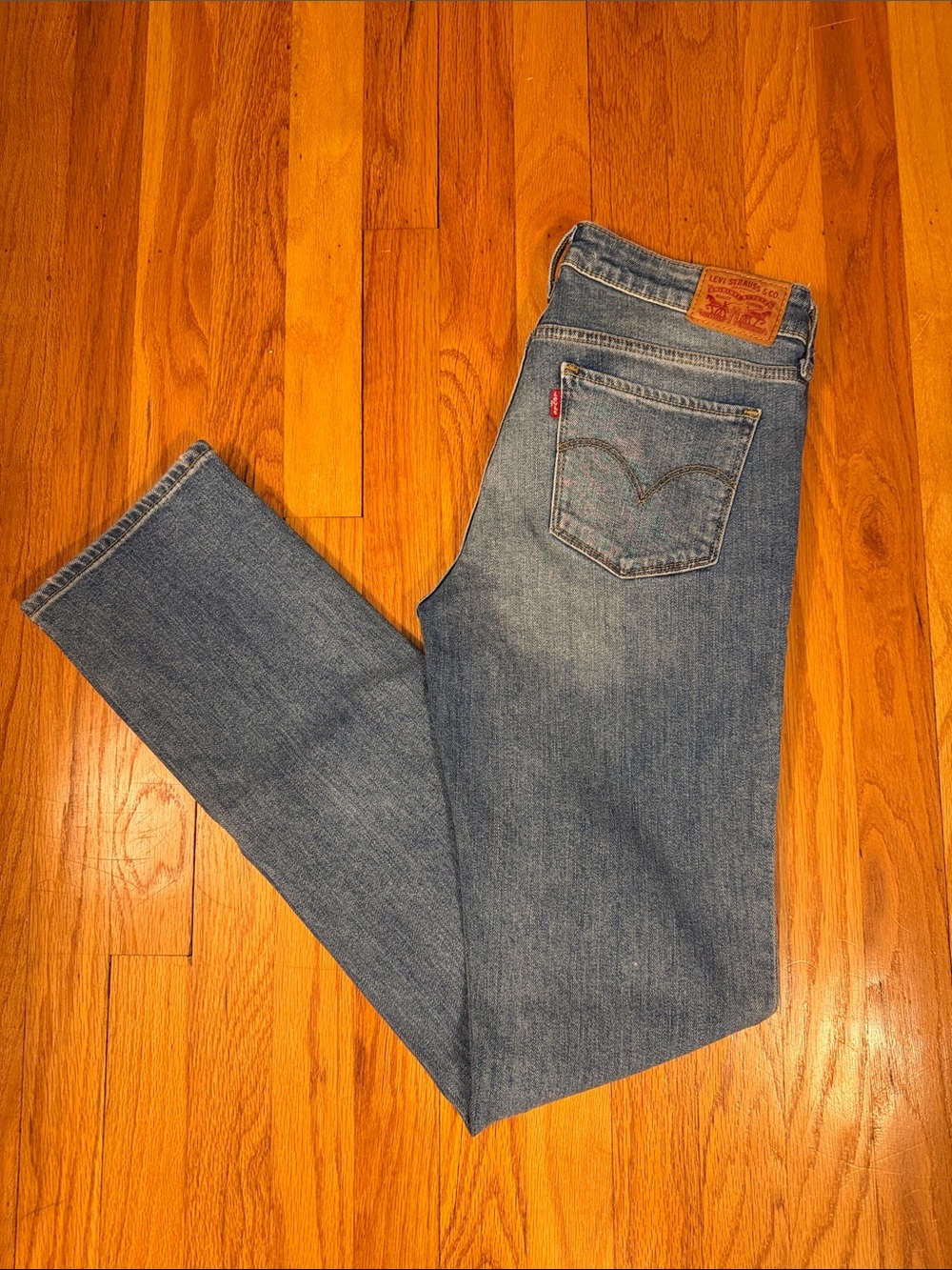 Levi’s 714 Straight Jeans marked irregular cuz tag says 28 but measures 30 waist
